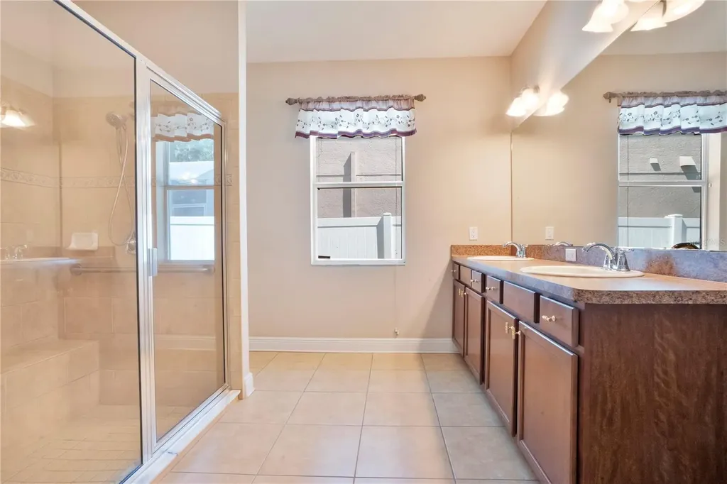 2210 Valterra Vista Way Valrico FL 33594