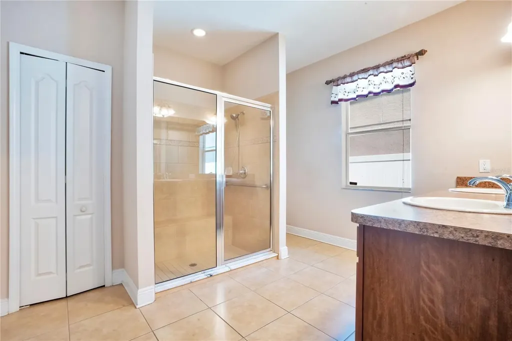 2210 Valterra Vista Way Valrico FL 33594