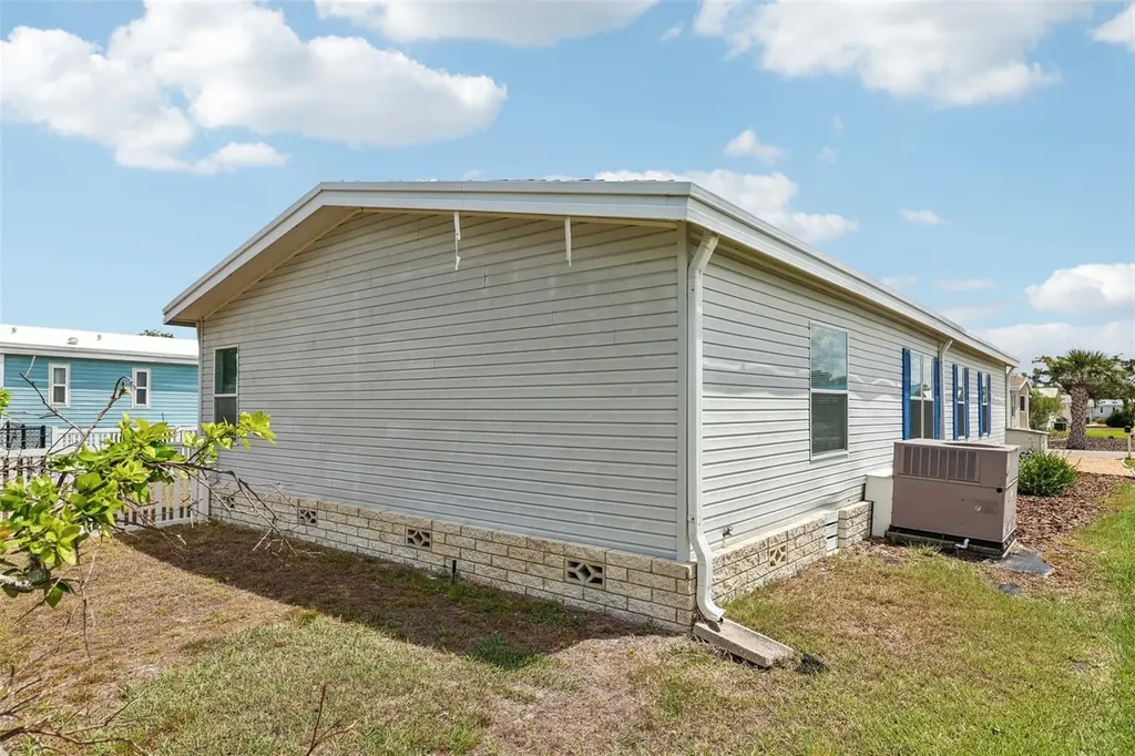 550 Saint Johns Road Tavares FL 32778