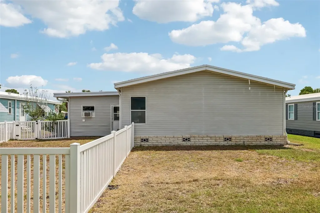 550 Saint Johns Road Tavares FL 32778