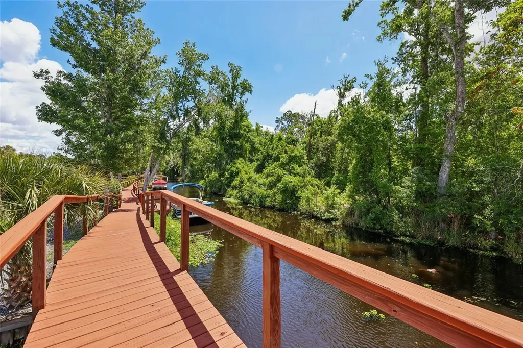 550 Saint Johns Road Tavares FL 32778