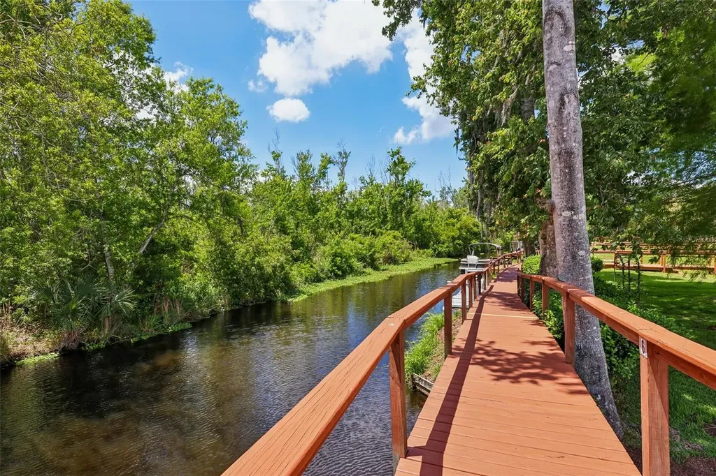 550 Saint Johns Road Tavares FL 32778