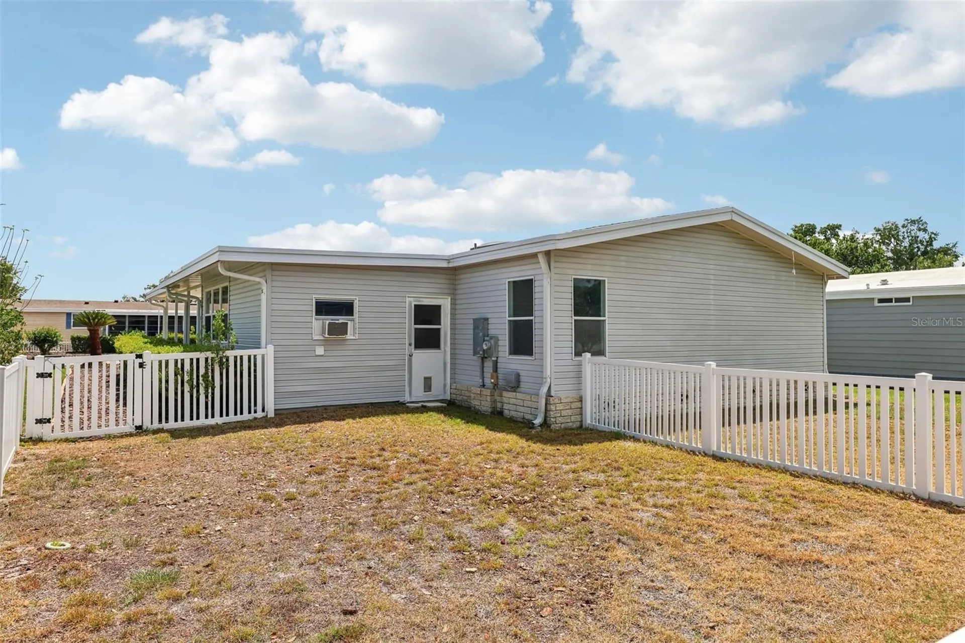 550 Saint Johns Road Tavares FL 32778