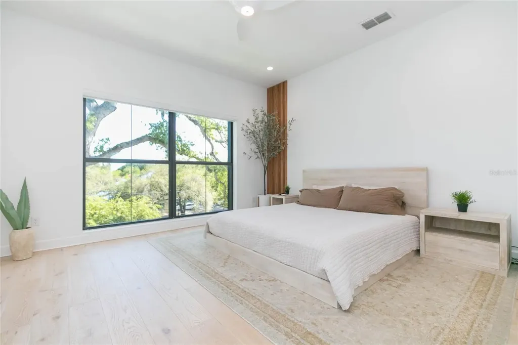 2851 W Gandy Boulevard Tampa FL 33611