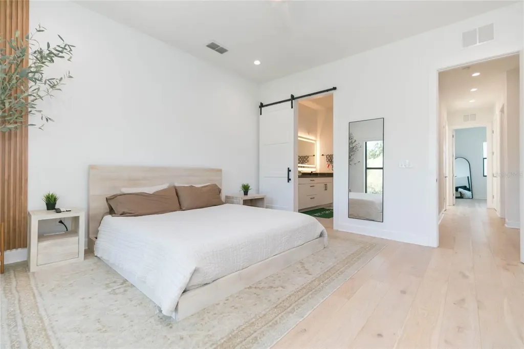 2851 W Gandy Boulevard Tampa FL 33611