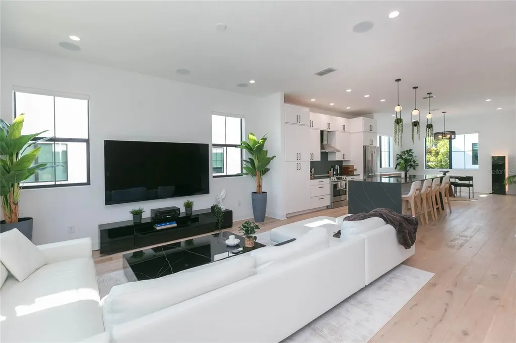 2851 W Gandy Boulevard Tampa FL 33611