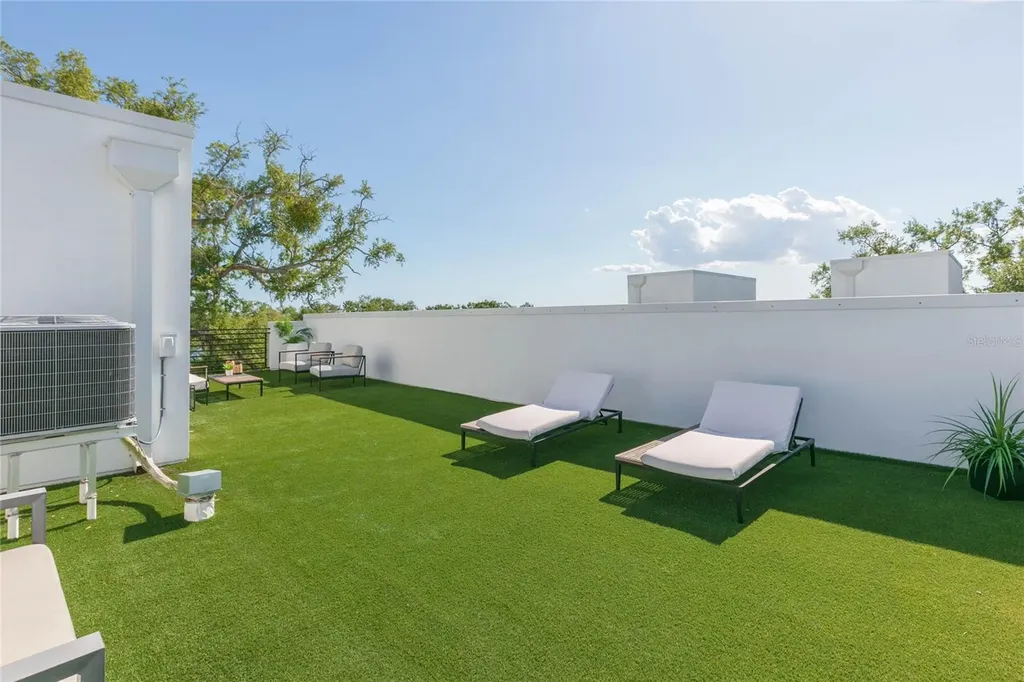 2851 W Gandy Boulevard Tampa FL 33611