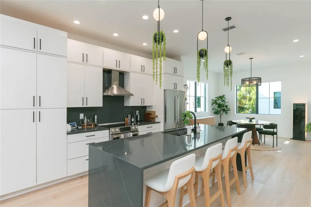 2851 W Gandy Boulevard Tampa FL 33611