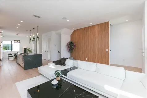 2851 W Gandy Boulevard Tampa FL 33611