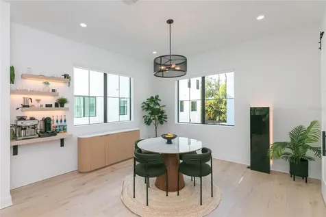 2851 W Gandy Boulevard Tampa FL 33611