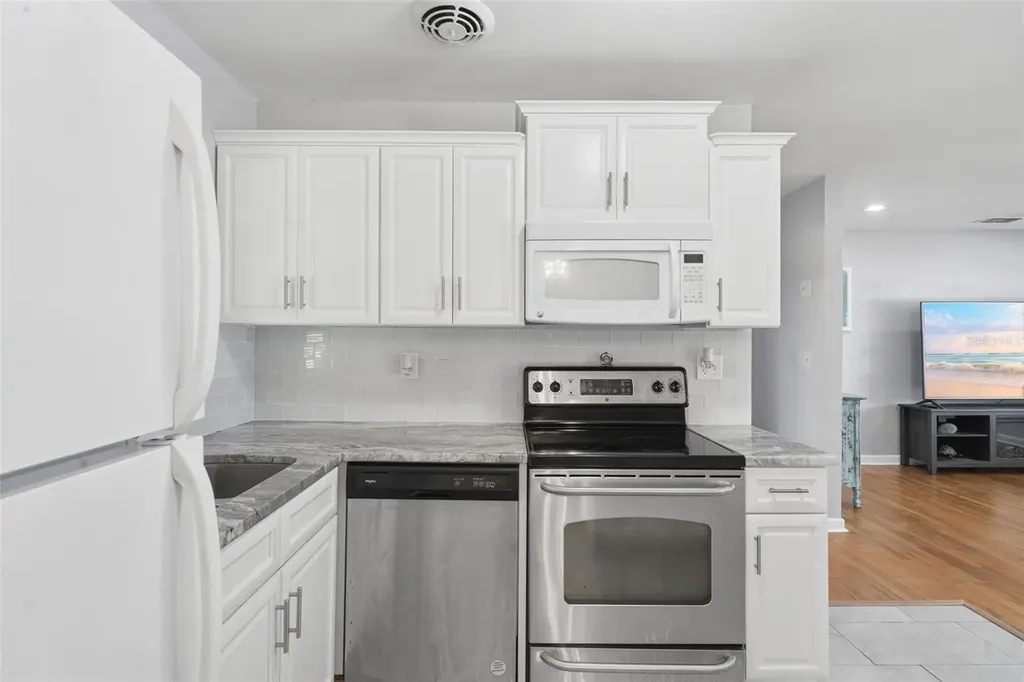 65 Community Drive Debary FL 32713