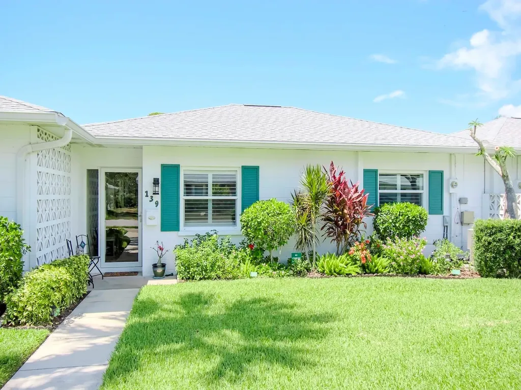 139 Field Avenue E Venice FL 34285
