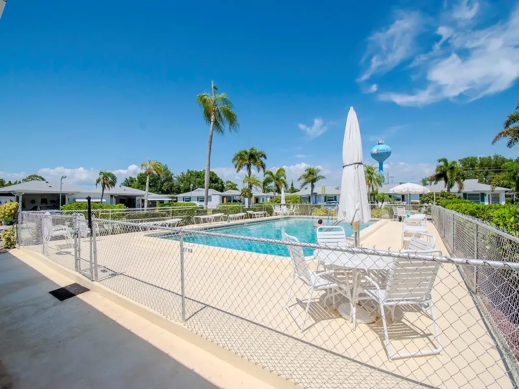139 Field Avenue E Venice FL 34285