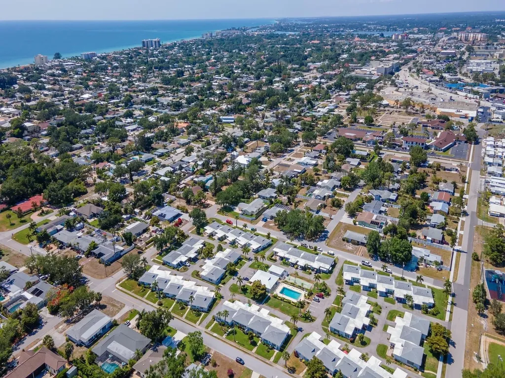 139 Field Avenue E Venice FL 34285