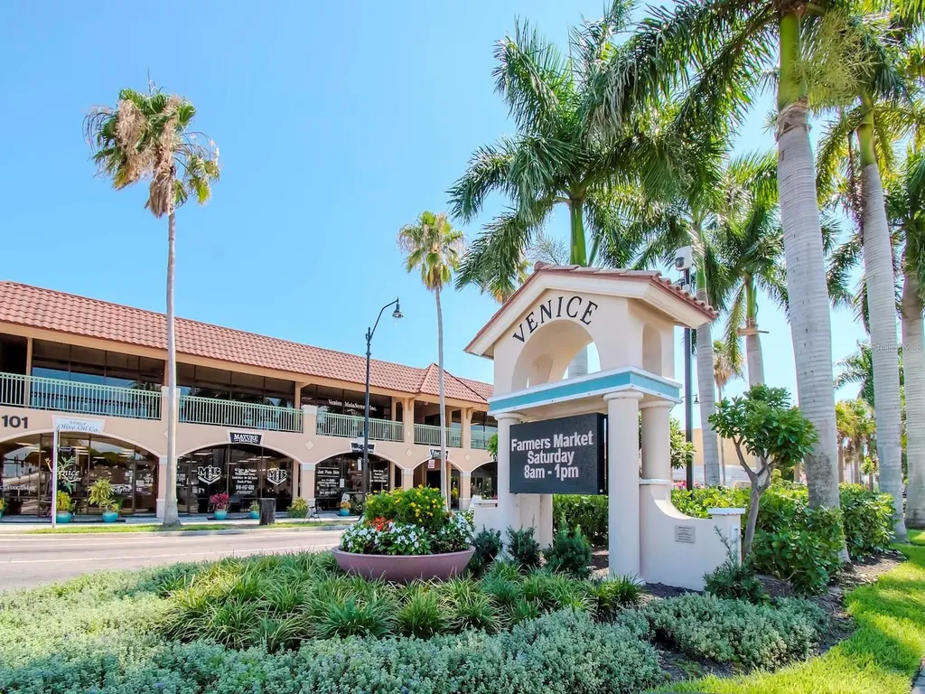 139 Field Avenue E Venice FL 34285