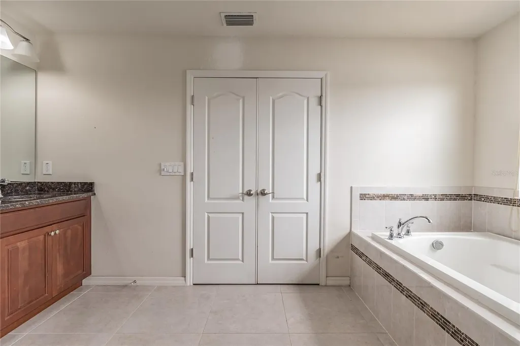 11027 Tahiti Isle Lane Tampa FL 33647