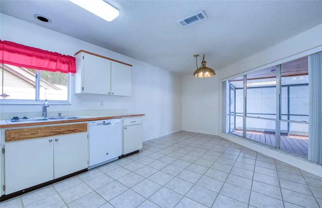 6922 Silvermill Drive Tampa FL 33635