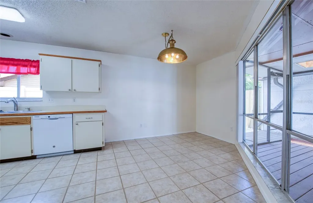 6922 Silvermill Drive Tampa FL 33635