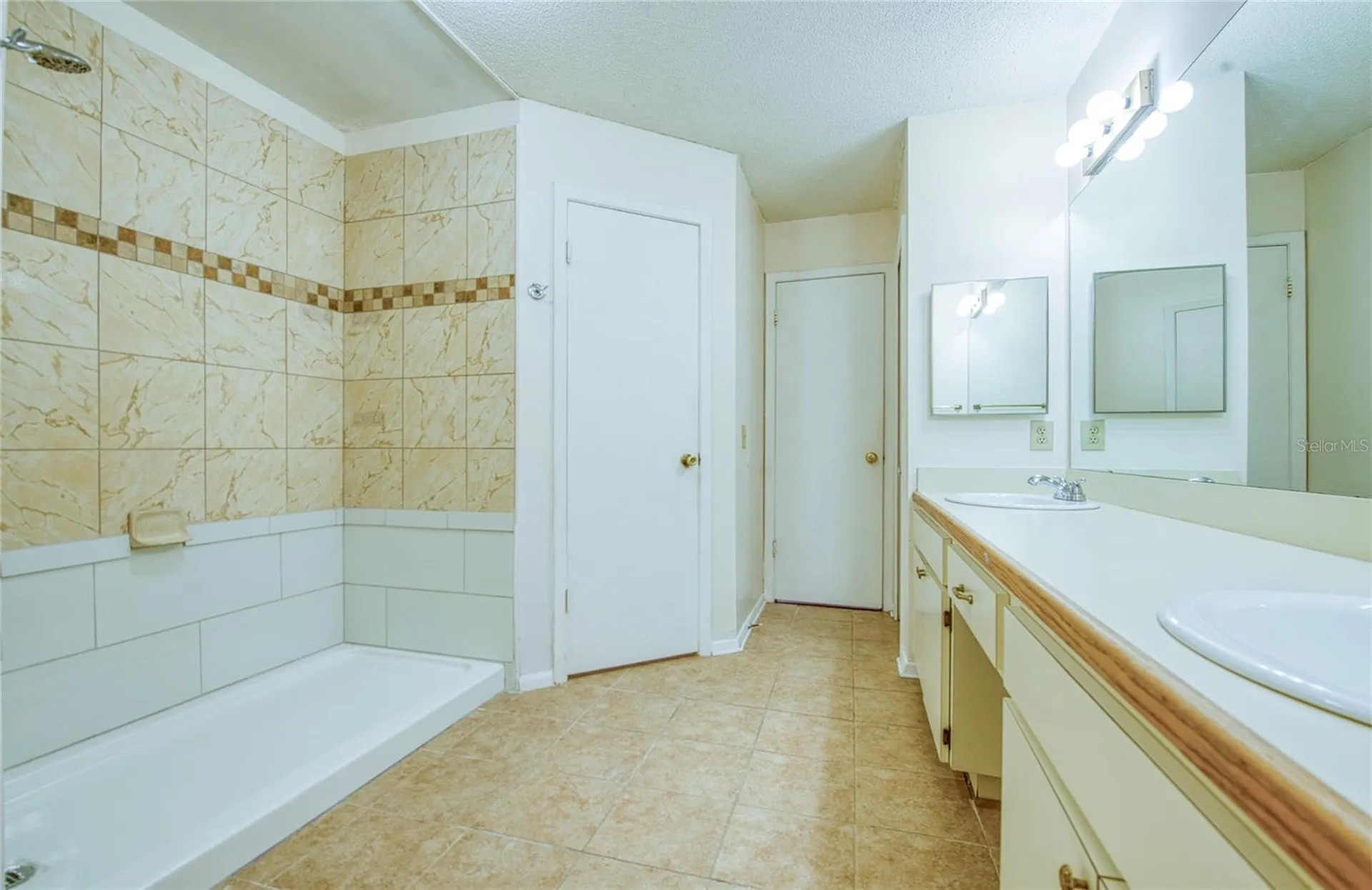 6922 Silvermill Drive Tampa FL 33635