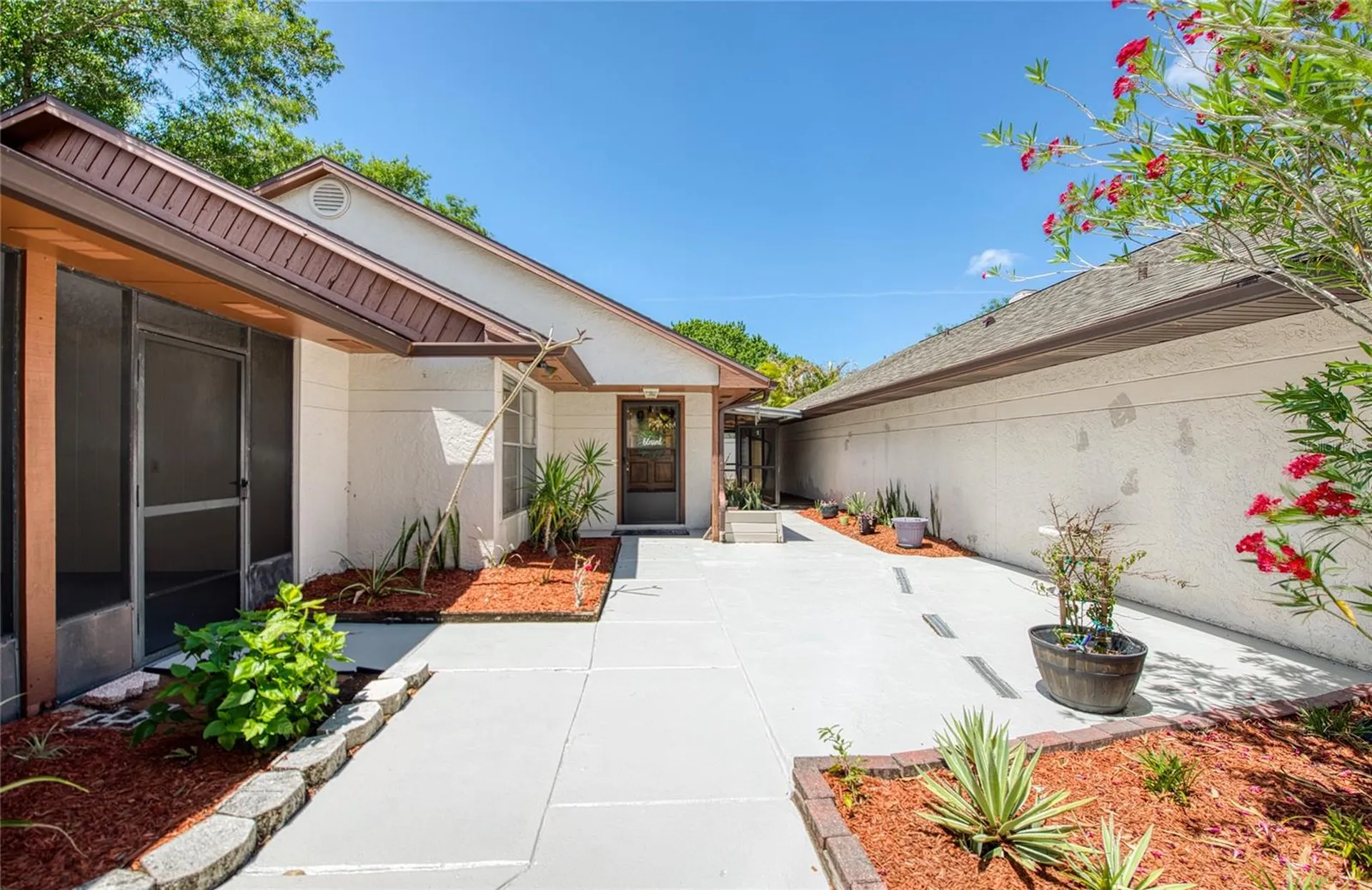 6922 Silvermill Drive Tampa FL 33635