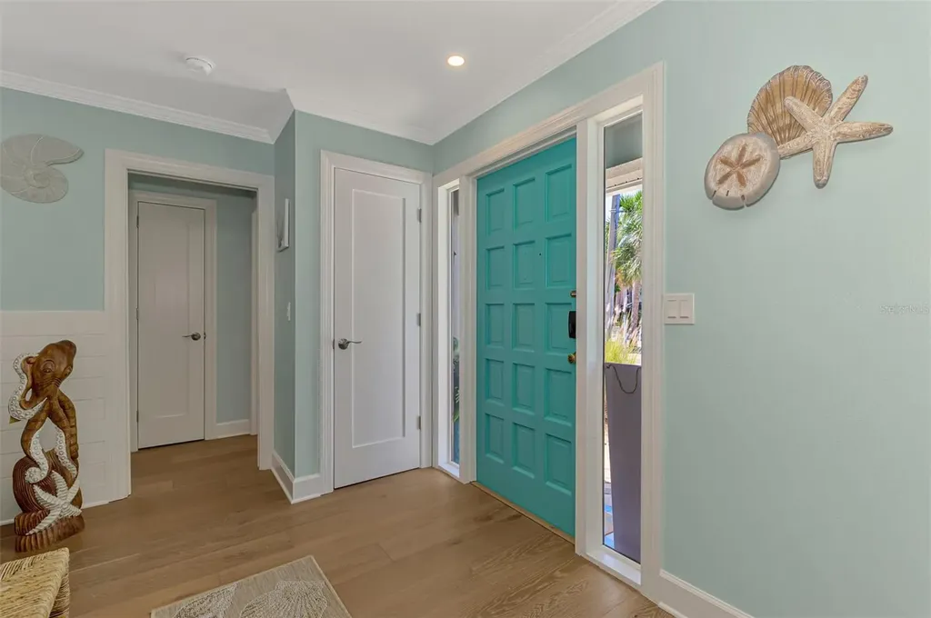 307 Avenida De Paradisio Sarasota FL 34242