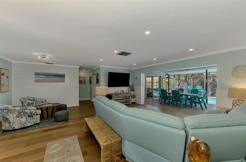 307 Avenida De Paradisio Sarasota FL 34242