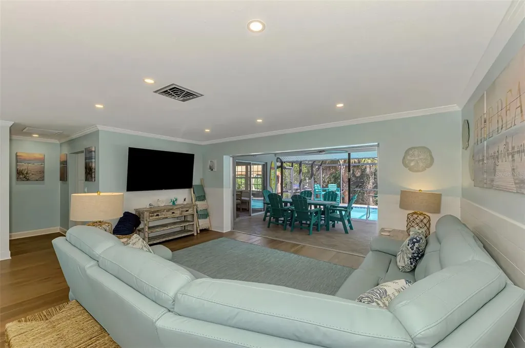 307 Avenida De Paradisio Sarasota FL 34242