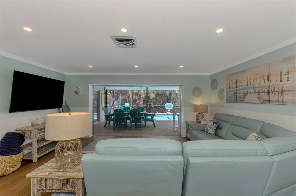 307 Avenida De Paradisio Sarasota FL 34242