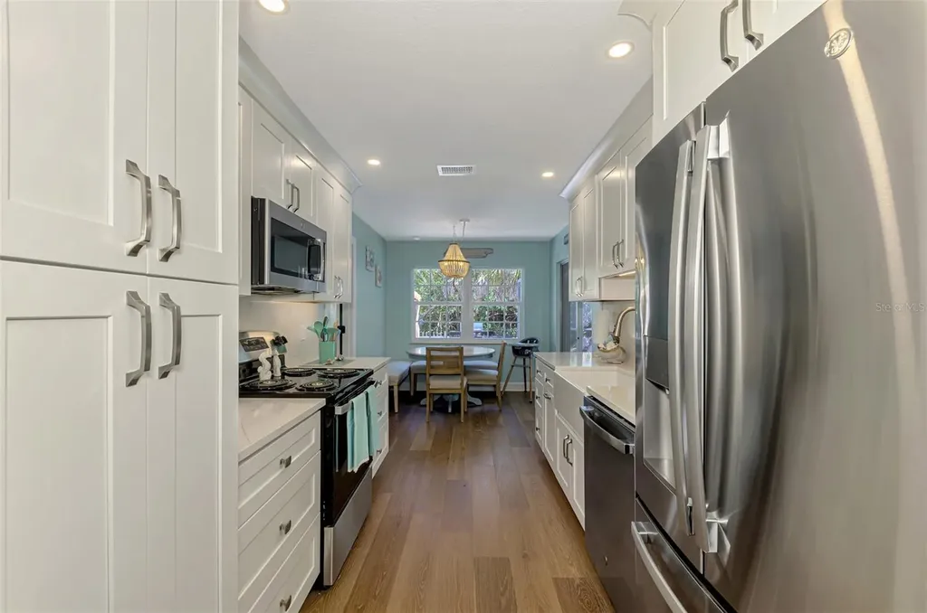 307 Avenida De Paradisio Sarasota FL 34242