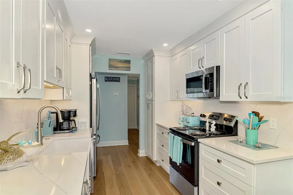 307 Avenida De Paradisio Sarasota FL 34242