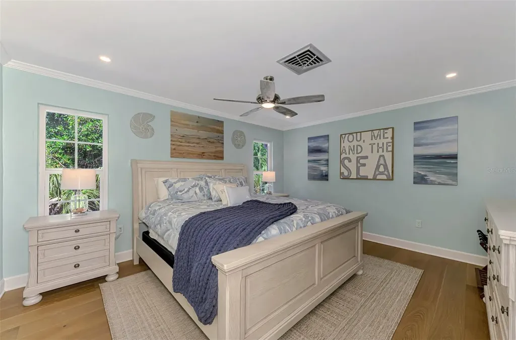 307 Avenida De Paradisio Sarasota FL 34242
