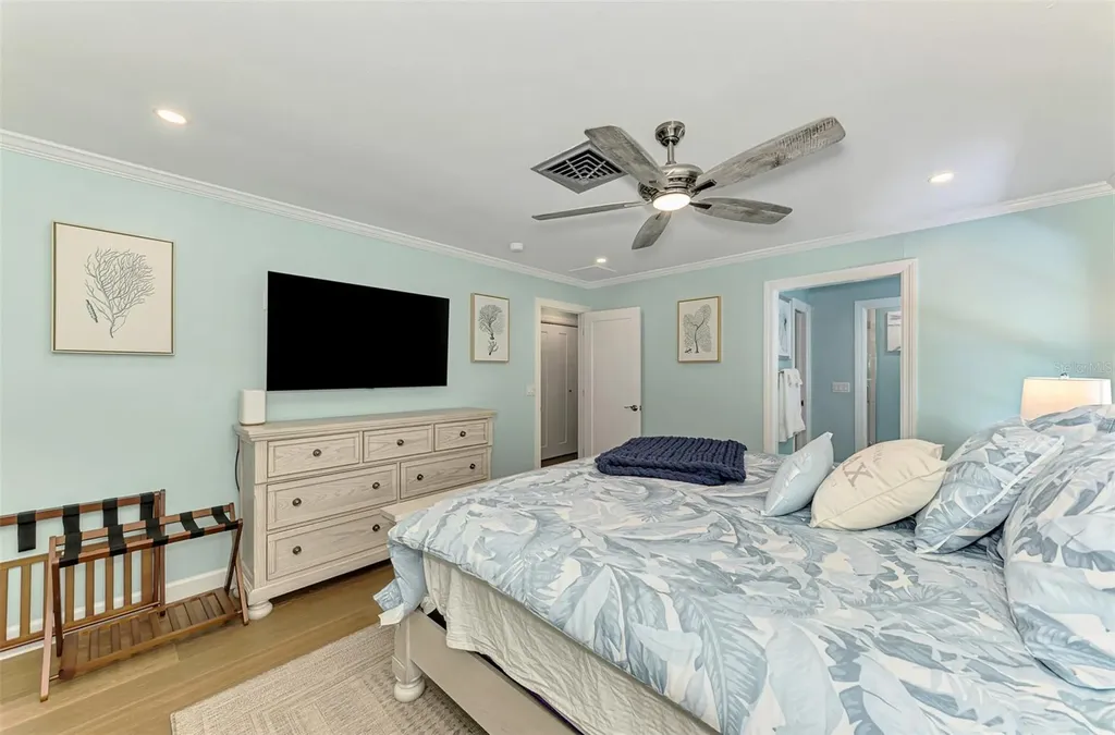 307 Avenida De Paradisio Sarasota FL 34242