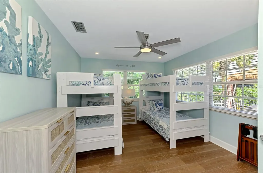 307 Avenida De Paradisio Sarasota FL 34242