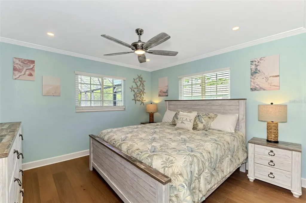 307 Avenida De Paradisio Sarasota FL 34242