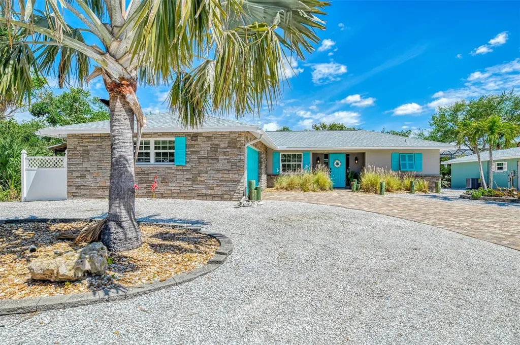 307 Avenida De Paradisio Sarasota FL 34242