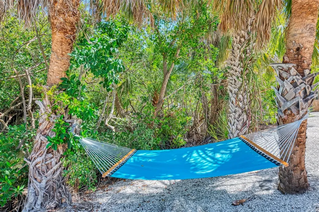 307 Avenida De Paradisio Sarasota FL 34242