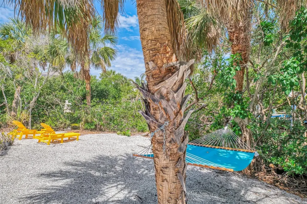 307 Avenida De Paradisio Sarasota FL 34242