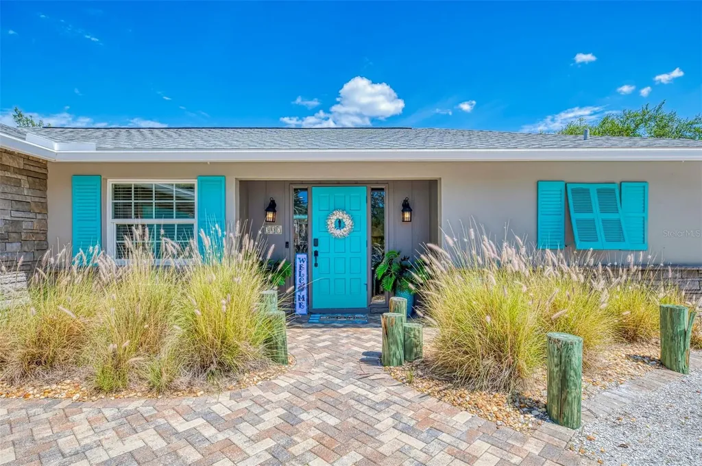 307 Avenida De Paradisio Sarasota FL 34242