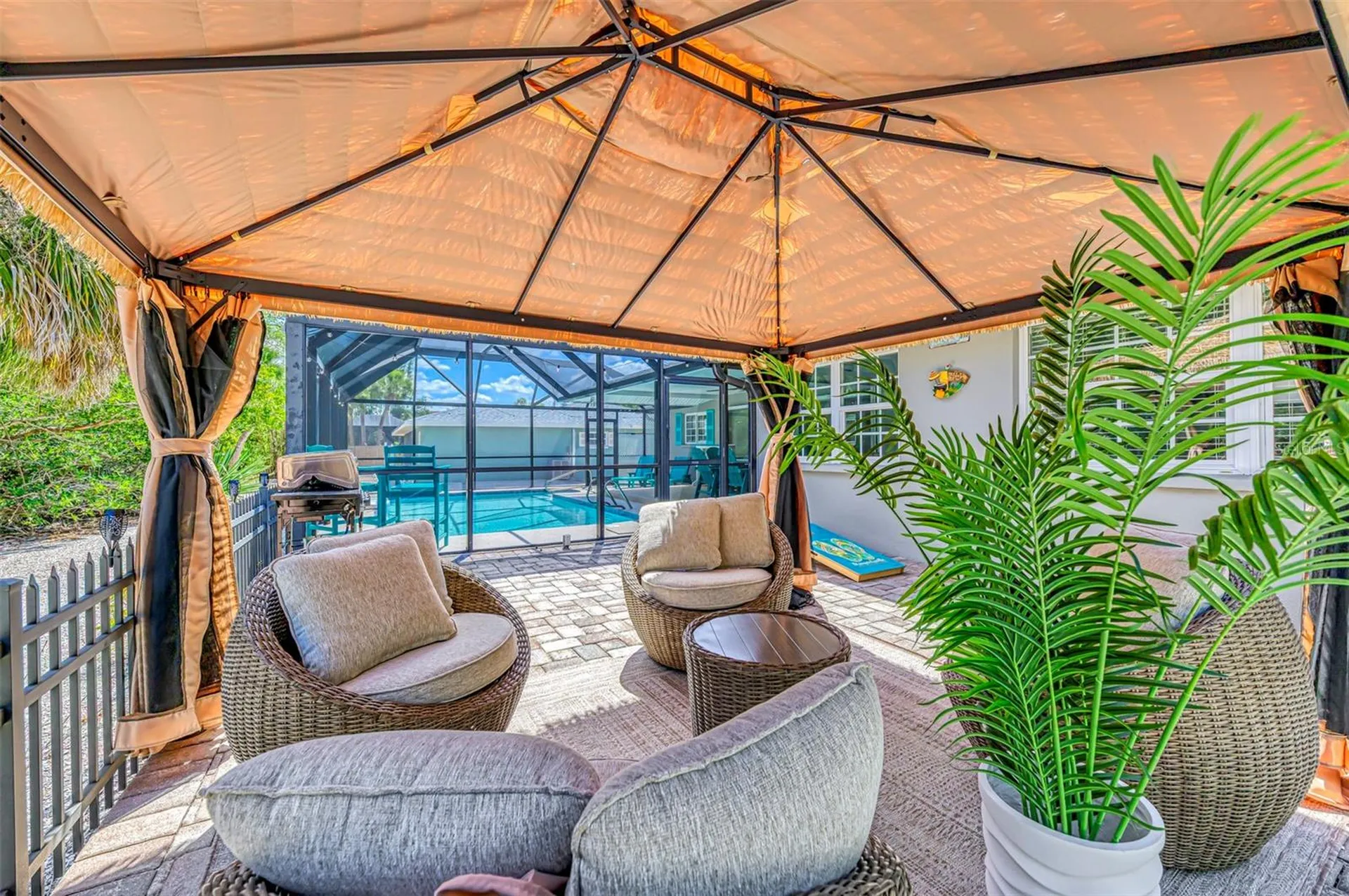 307 Avenida De Paradisio Sarasota FL 34242