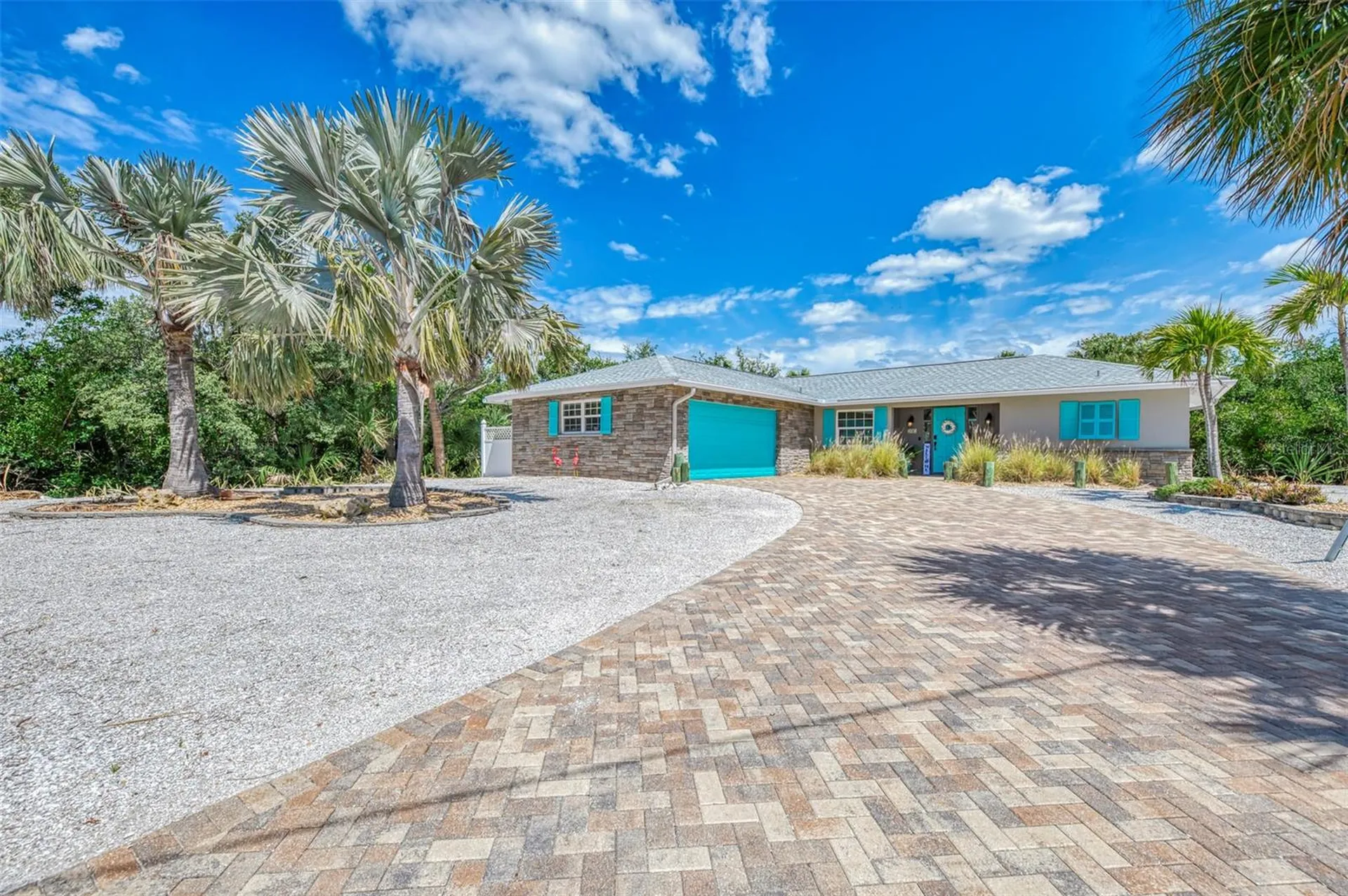 307 Avenida De Paradisio Sarasota FL 34242