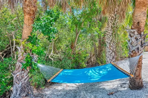 307 Avenida De Paradisio Sarasota FL 34242