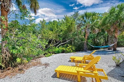 307 Avenida De Paradisio Sarasota FL 34242