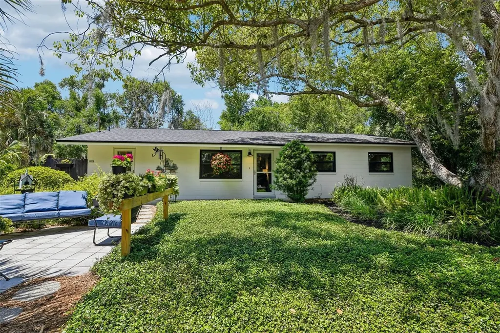 1073 Central Street Mount Dora FL 32757