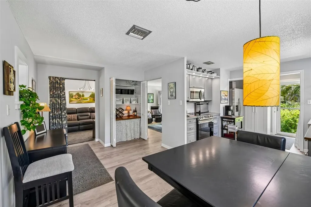 1073 Central Street Mount Dora FL 32757