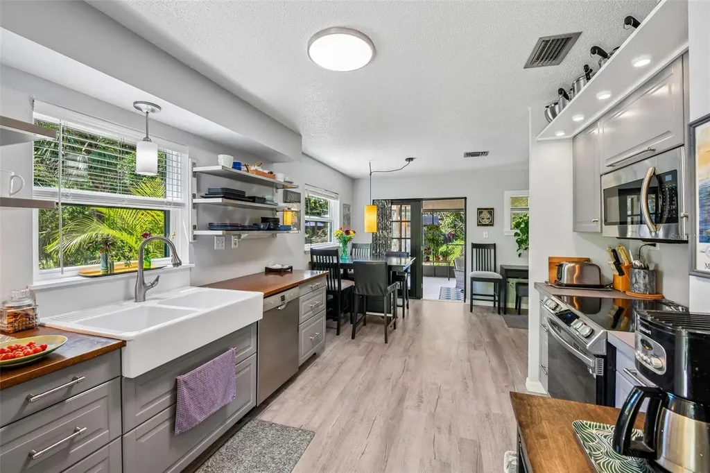 1073 Central Street Mount Dora FL 32757