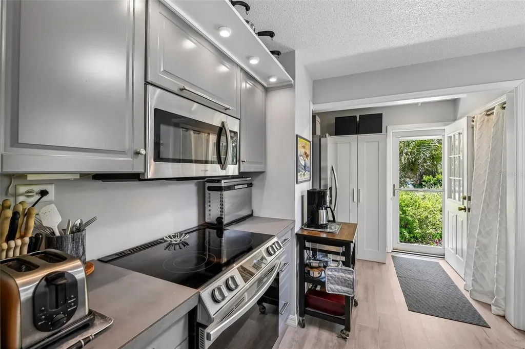 1073 Central Street Mount Dora FL 32757