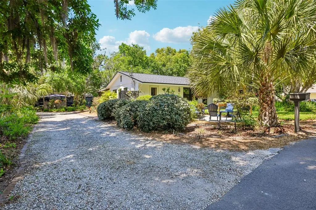 1073 Central Street Mount Dora FL 32757