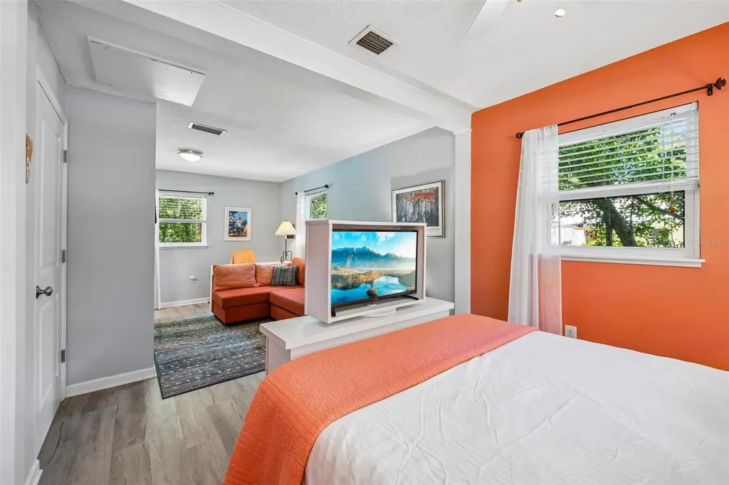 1073 Central Street Mount Dora FL 32757
