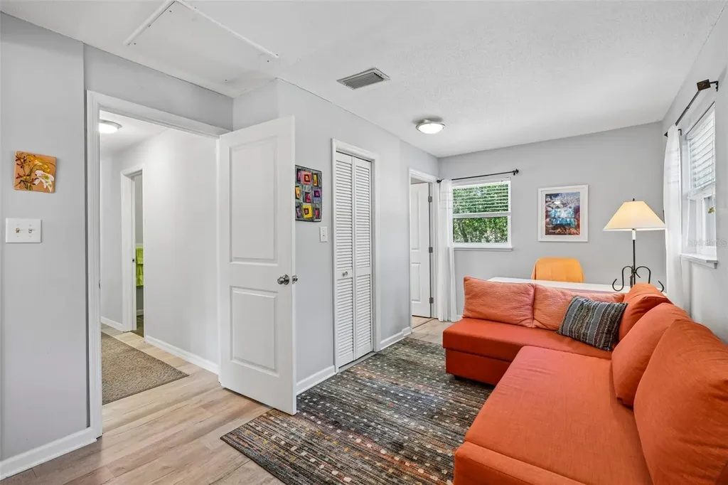 1073 Central Street Mount Dora FL 32757