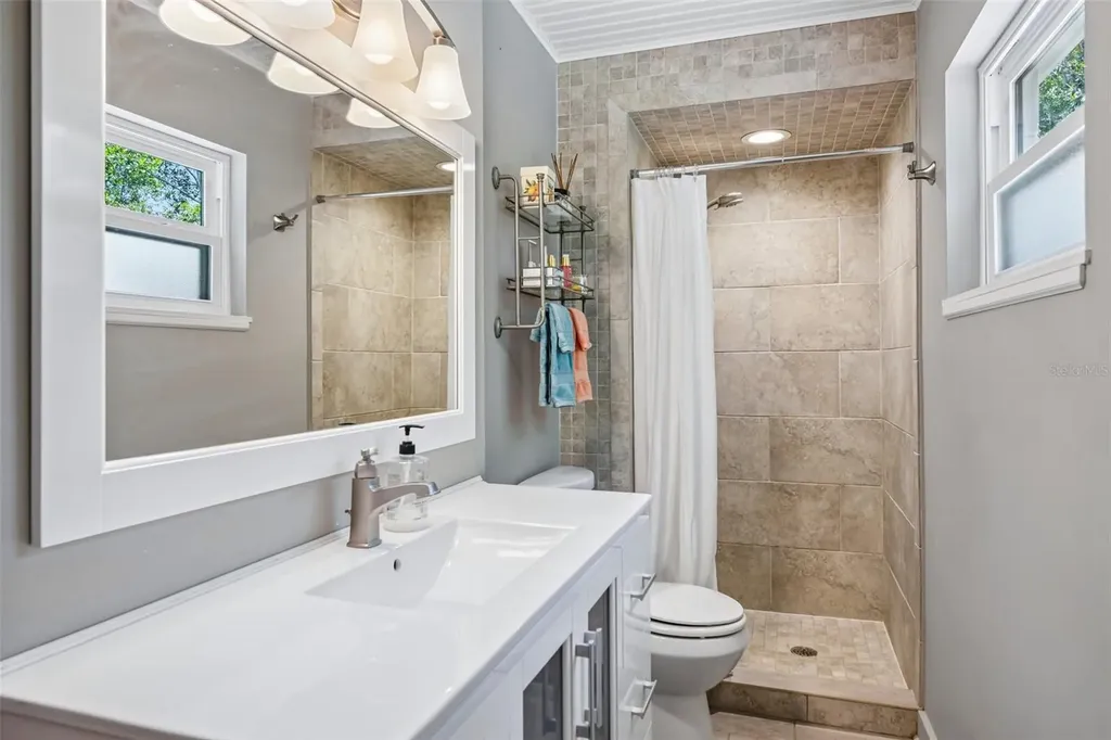 1073 Central Street Mount Dora FL 32757